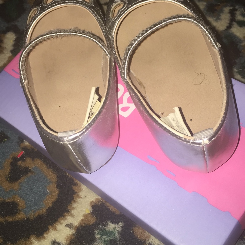 FREE 🎁 with Any Kids Bundle/ Toddler Girls Sz.7 Silver Ballet Flats - Picture 3 of 4